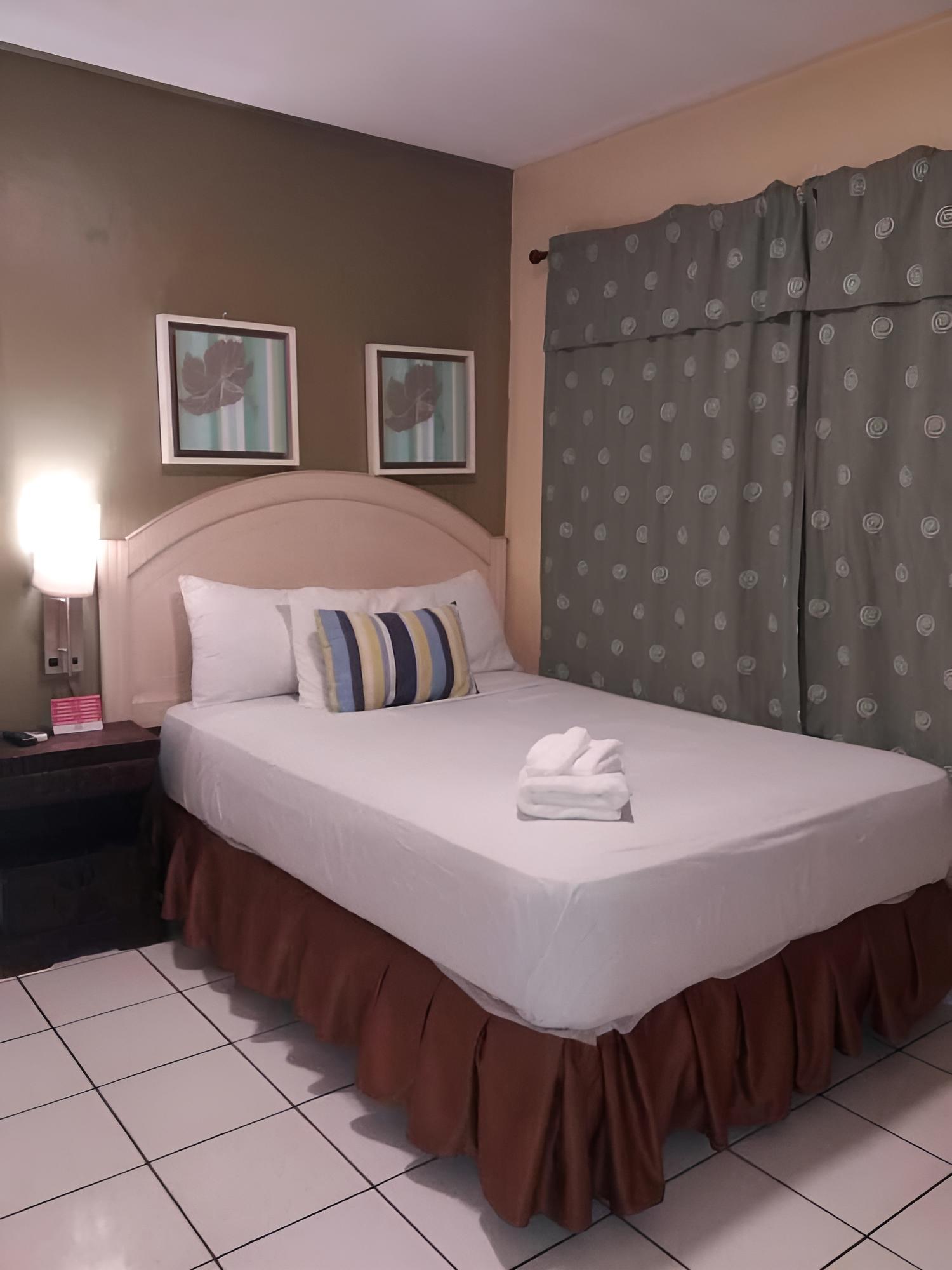 Economy Room, 1 Queen Bed