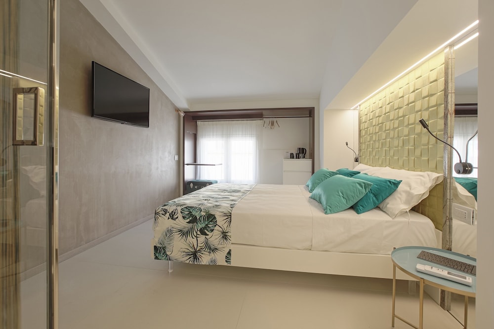 Deluxe Double or Twin Room photo 2