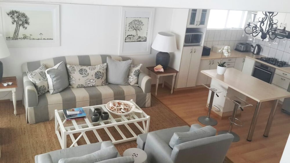 Comfort Apartment, 3 Bedrooms, Beach View photo 3