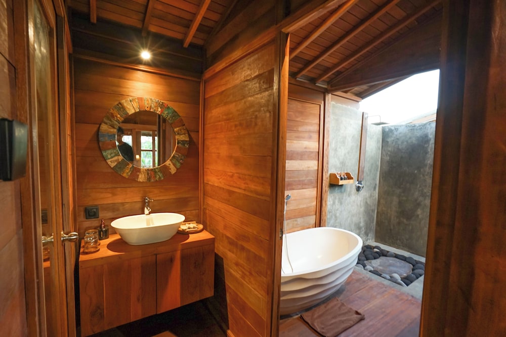 Wooden Deluxe with Rice Field view photo 3
