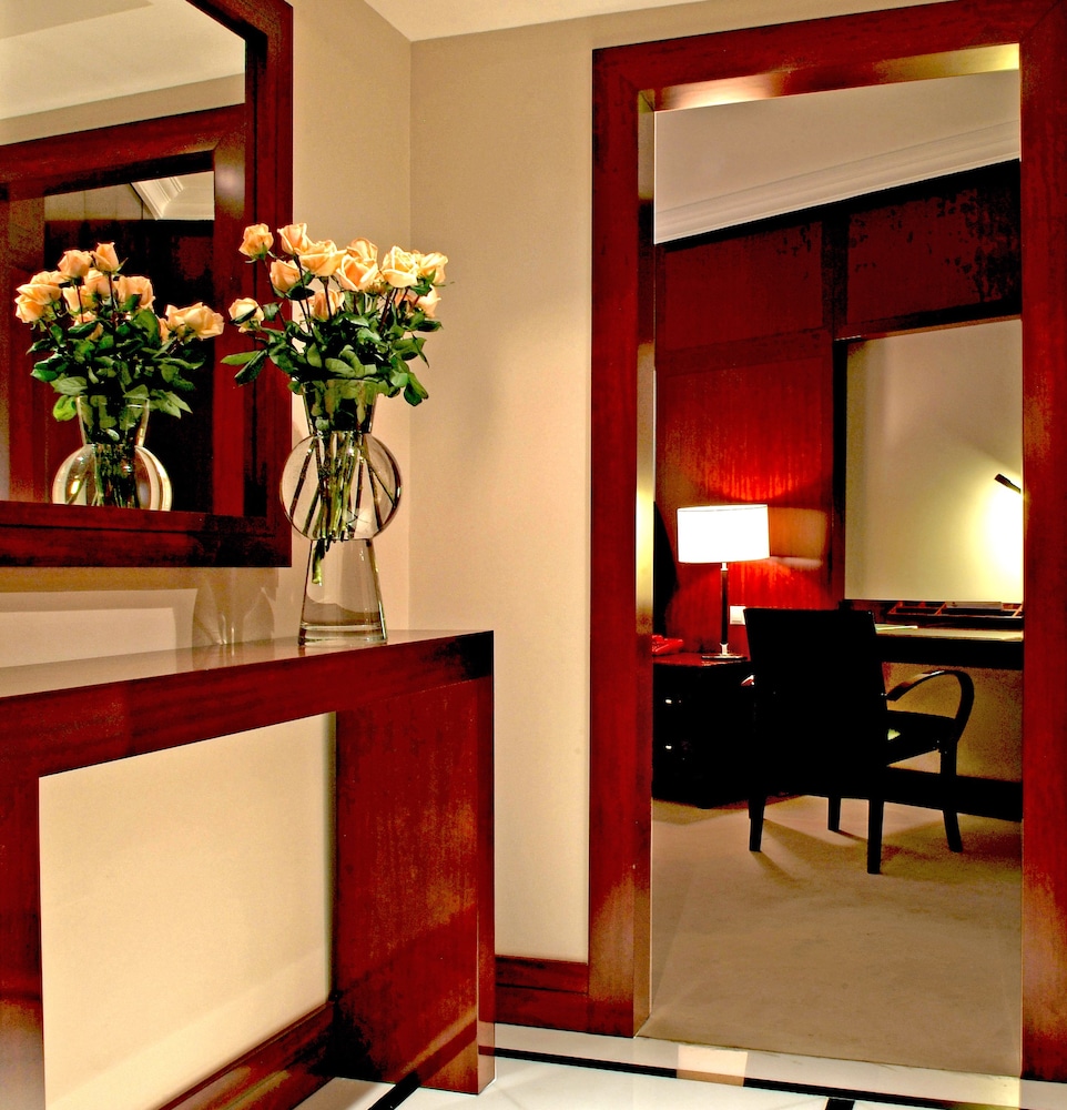 Corner Deluxe Room - Photo 4