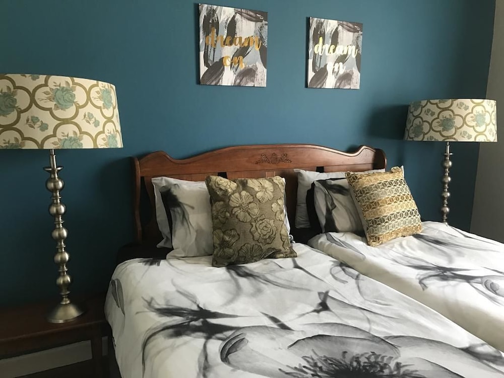 Double Room, 2 Twin Beds (Budget) photo 2