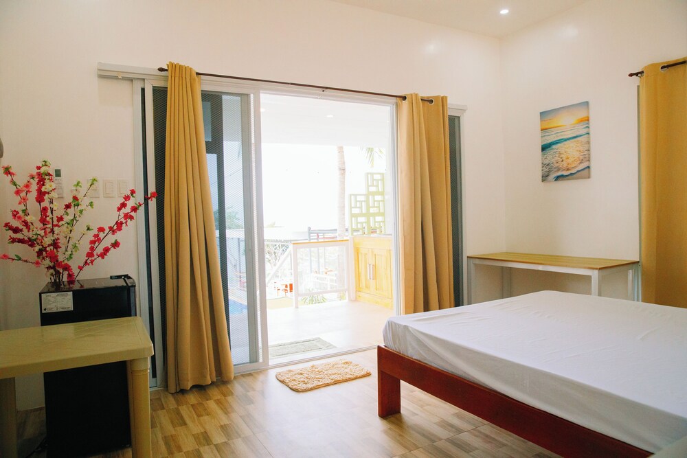 Deluxe Cabin, Balcony, Beach View photo 1