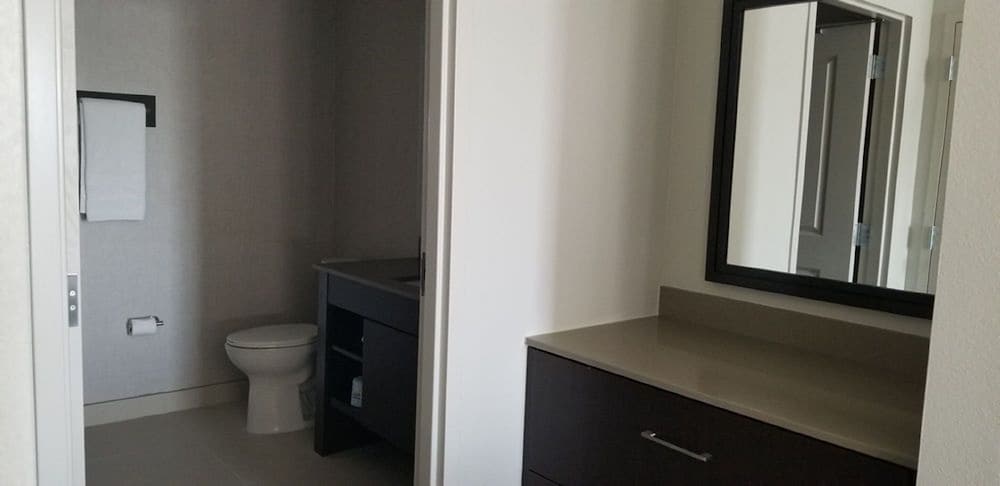 Suite, 1 Bedroom, City View - Photo 7