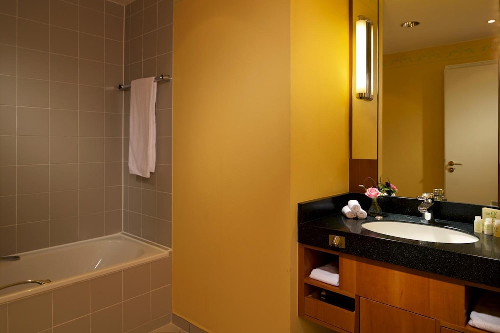 Suite - Photo 3