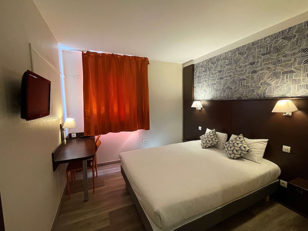 Standard Room, 1 Queen Bed - Photo 1