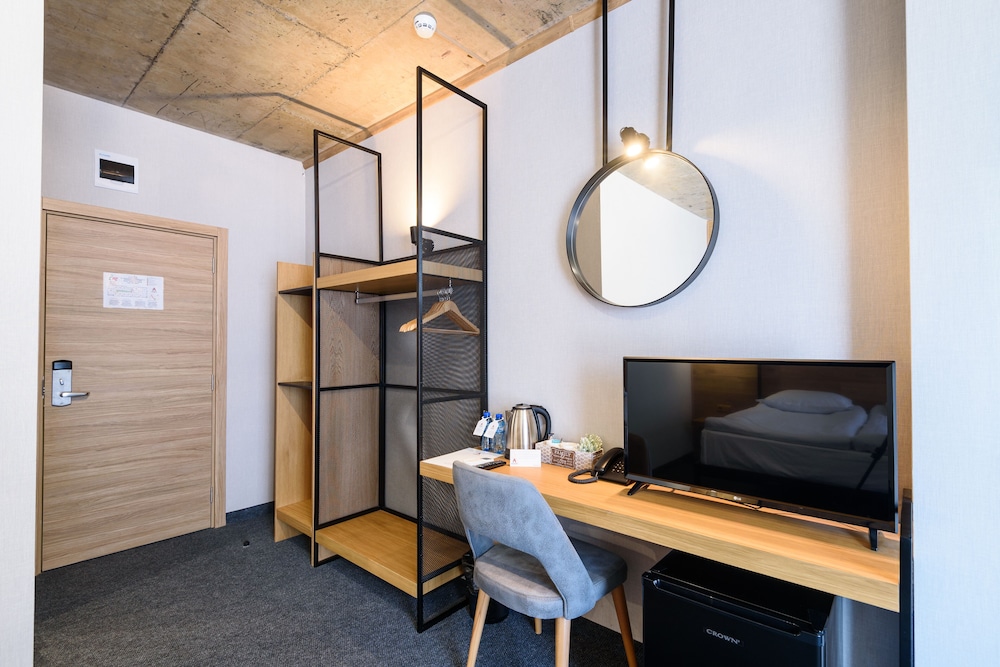 Deluxe Double or Twin Room - Photo 8