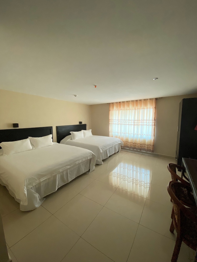 Family Quadruple Room, Multiple Beds, Non Smoking photo 3