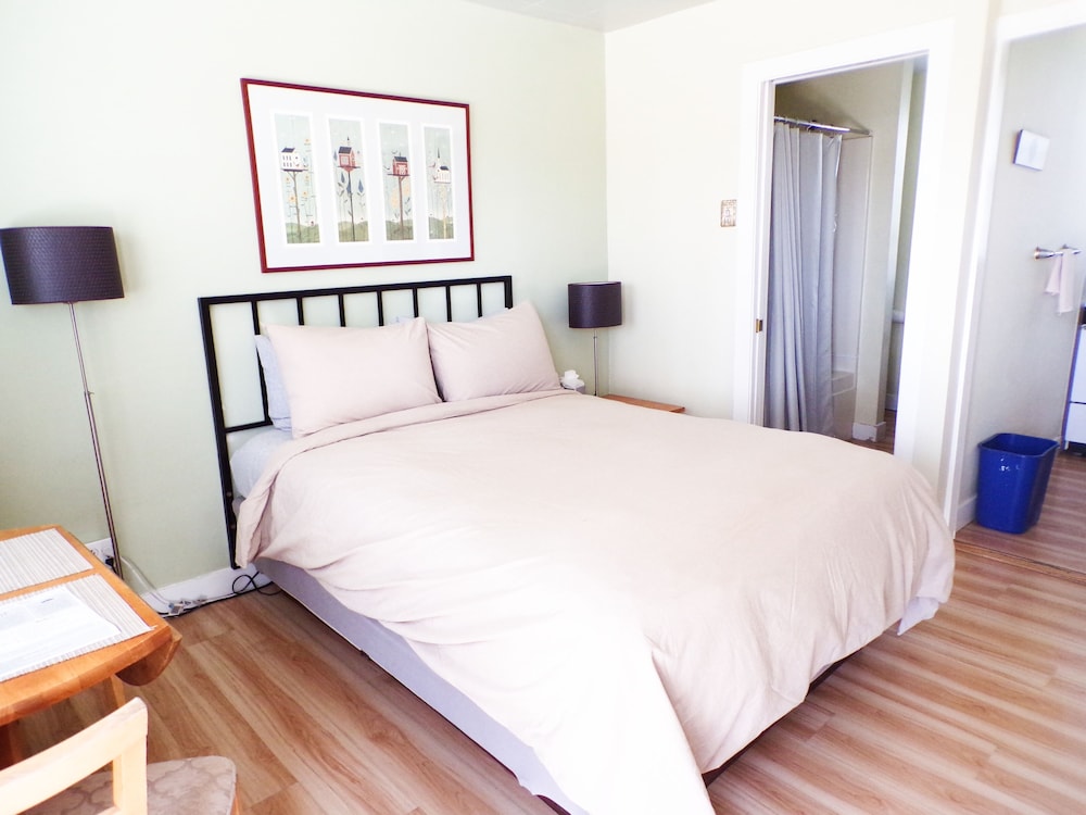 Birdhouse Cottage - 1 queen bed - 1 Room