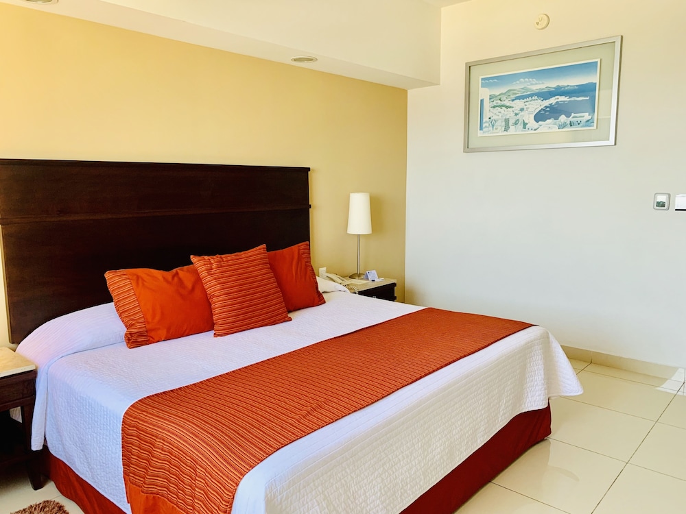 Standard Room, 1 King Bed - Photo 6