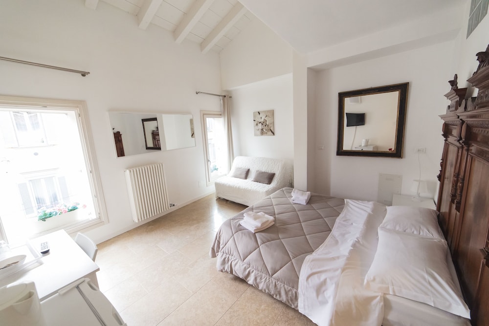 Romantic Triple Room photo 1