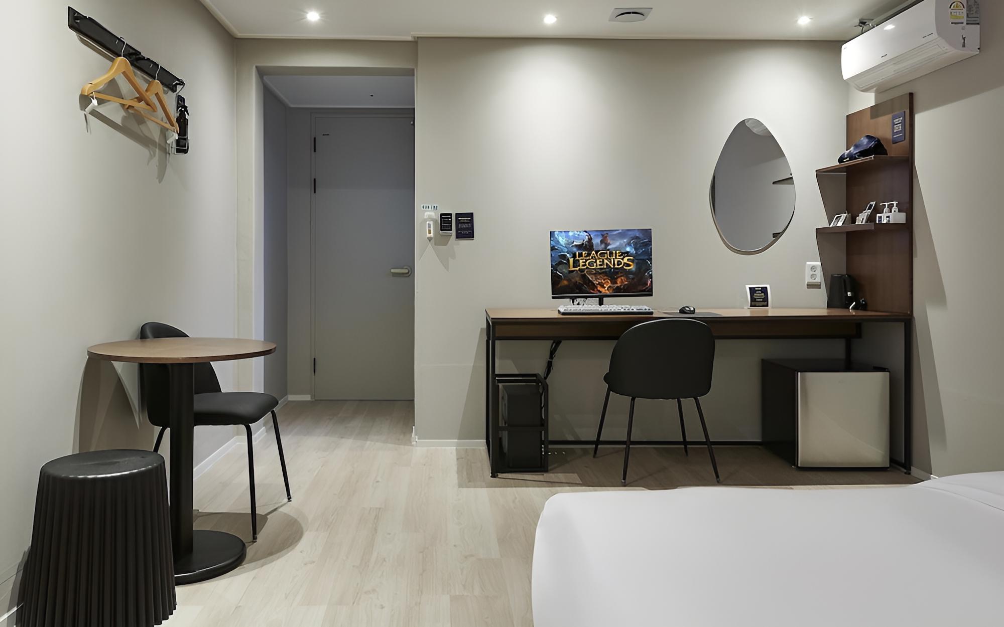 Room (Standard (55" TV / Intel i3-9100F Sam) photo 2