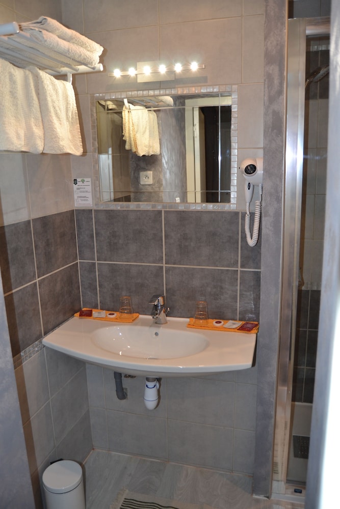 Standard Twin Room photo 2