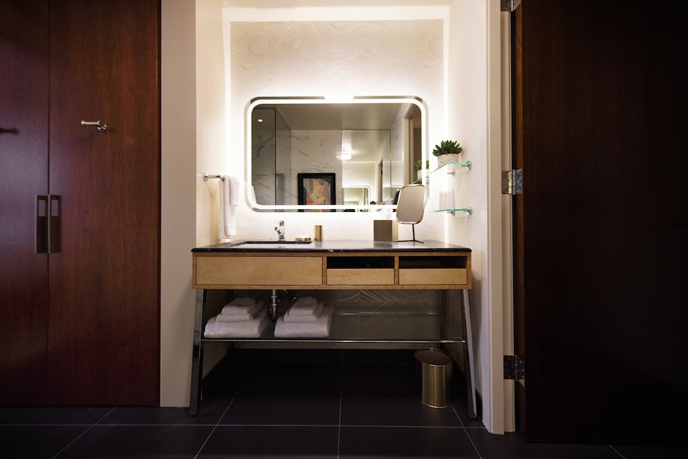 Superior Room, 1 King Bed