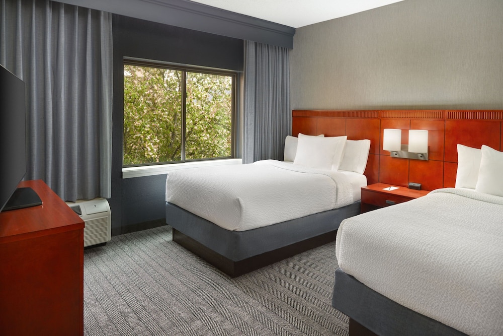 Room, 2 Double Beds - Photo 4