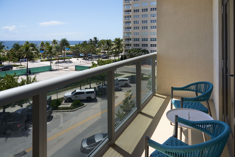 Suite, 1 King Bed, Accessible, Ocean View - Photo 3