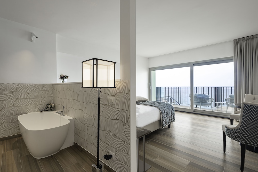 Executive Room, Sea View (Lazula)