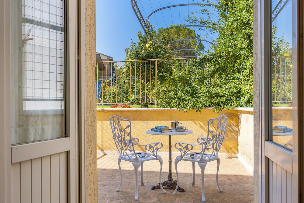 Superior Triple Room, Terrace - Photo 7