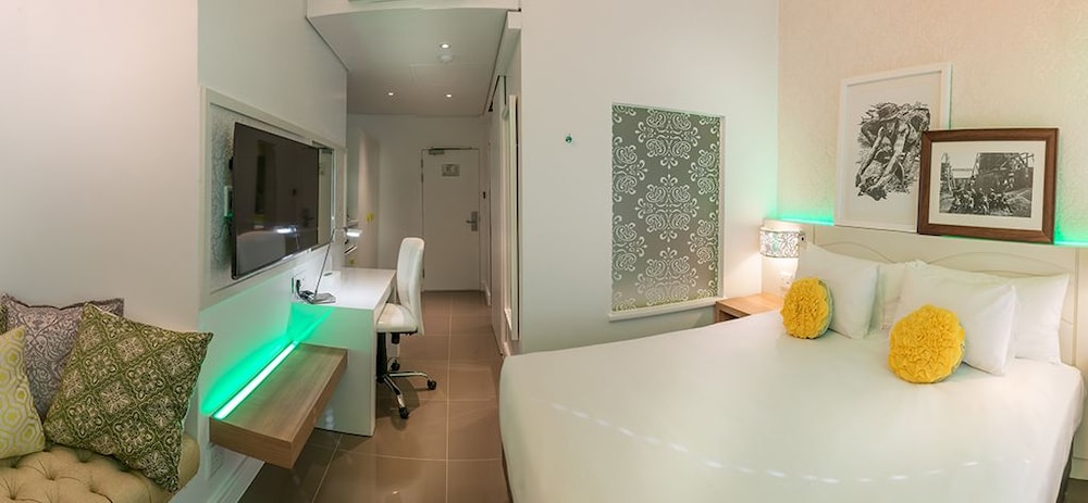 Room, 1 King Bed (Self Catering) photo 2