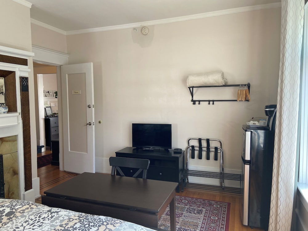 Traditional Room, 1 Queen Bed