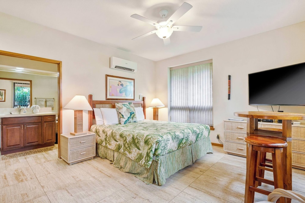 Studio, 1 King Bed, Kitchen, Garden View (SHORES 19 STUDIO)