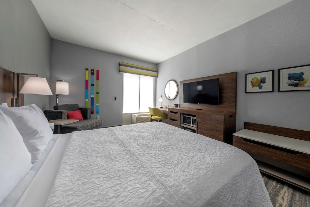 Room, 1 Queen Bed, Accessible - Photo 6