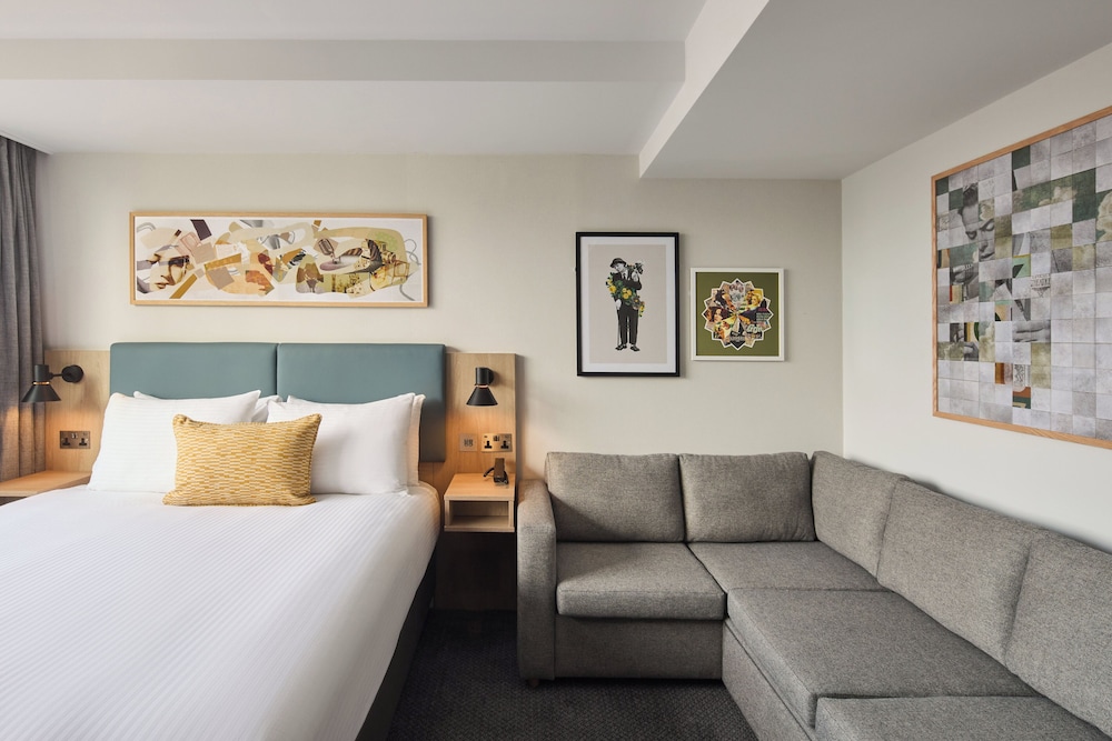 Premium Room, 1 King Bed with Sofa bed photo 2