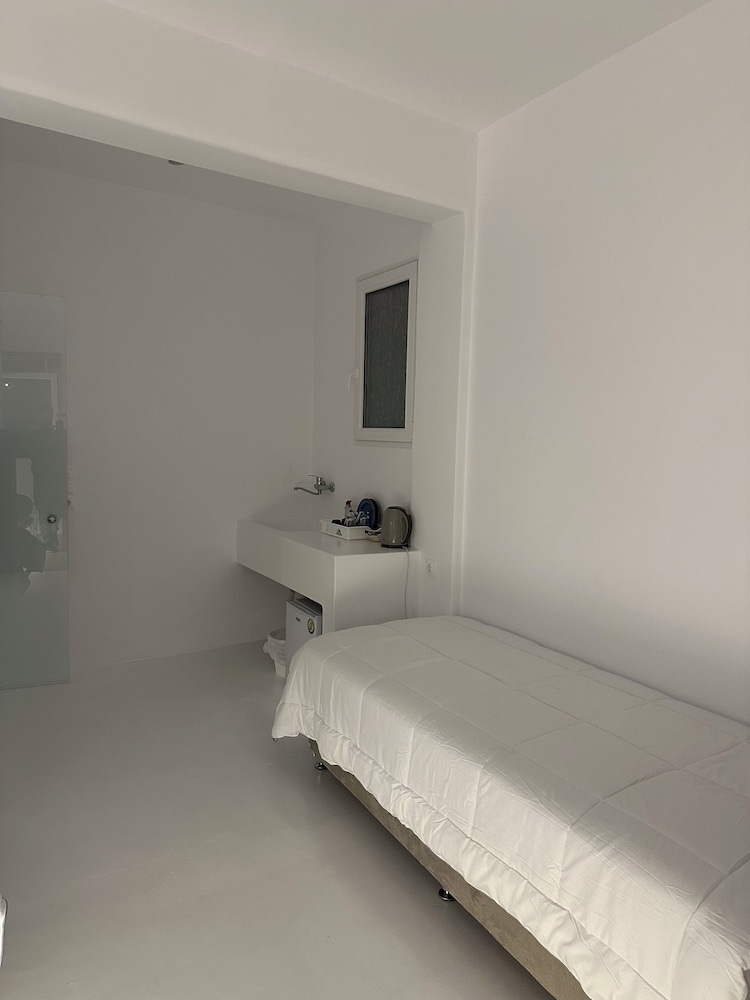 Budget Family Studio - Photo 10