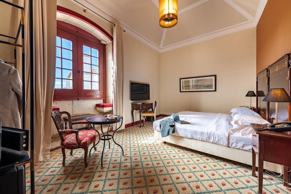 Superior Double or Twin Room (Castle) thumbnail 6