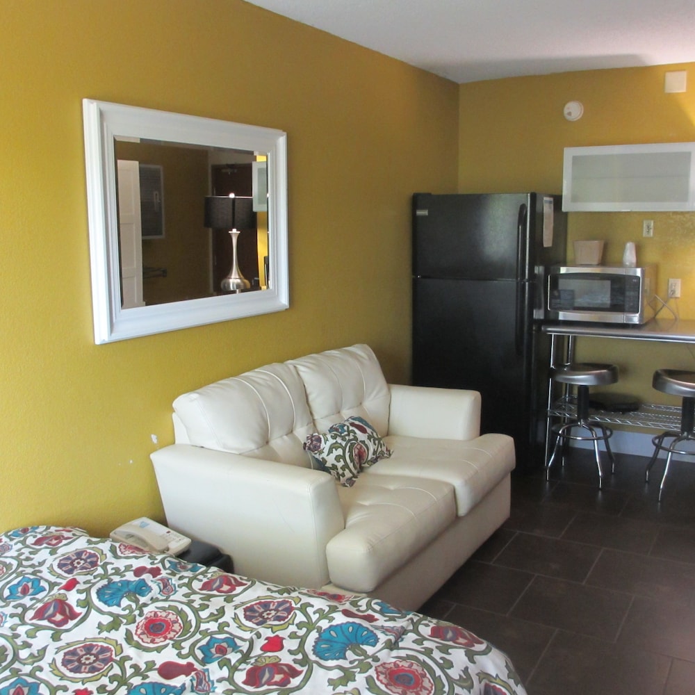 Deluxe Room, 1 Queen Bed photo 1