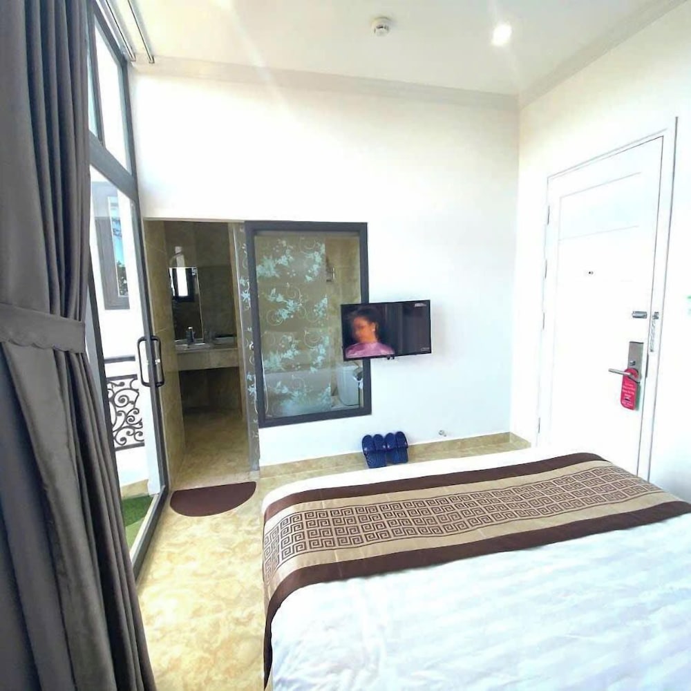 Deluxe Double Room, Balcony, Hill View