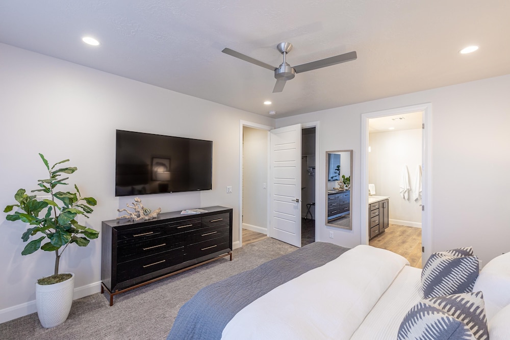 Townhome, Multiple Beds (Modern Ledges) photo 1