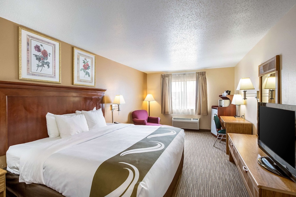 Standard Room, 1 King Bed, Non Smoking - Photo 1
