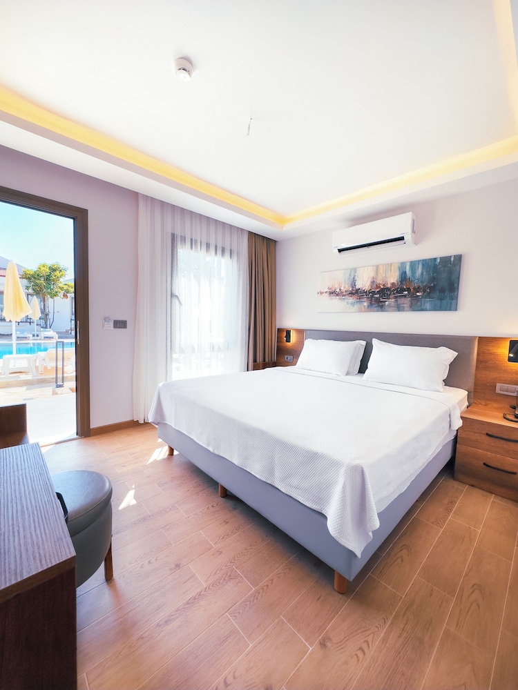 Deluxe Double Room, Pool View