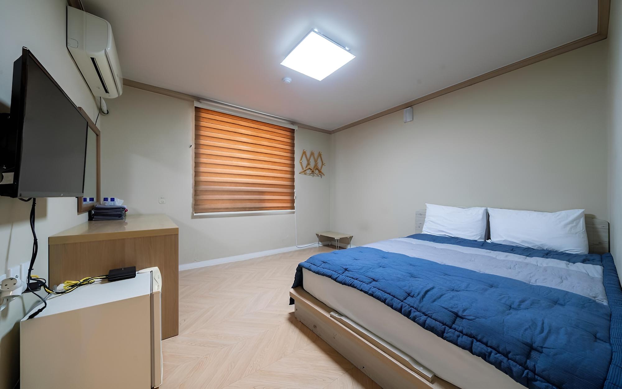 Room (Standard bed/absolutely non-smoking () - Photo 6