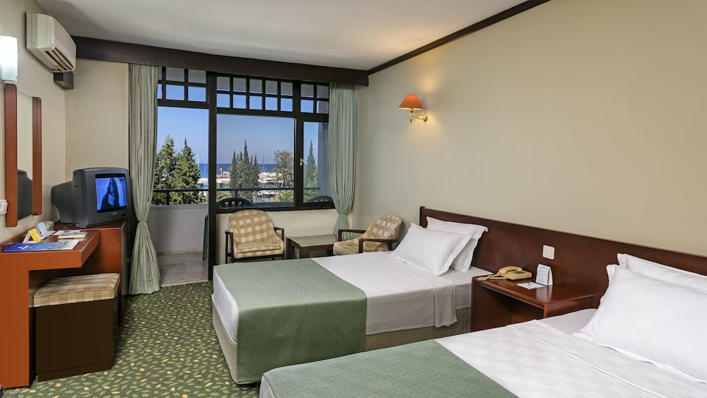 Standard Room (Land View) thumbnail 5