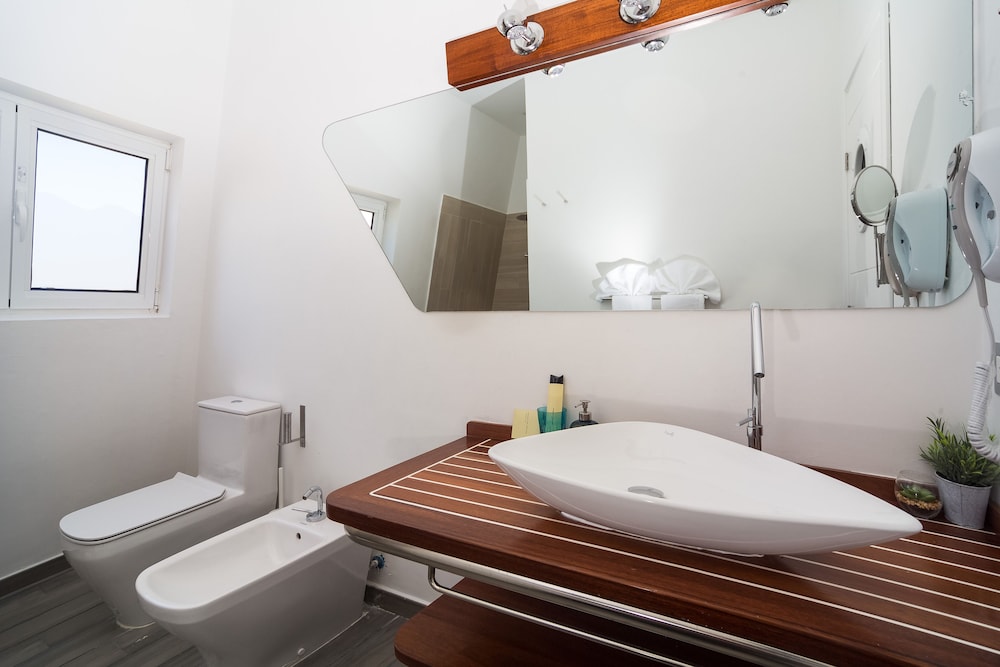 Two Bedroom Apartment - A photo 3