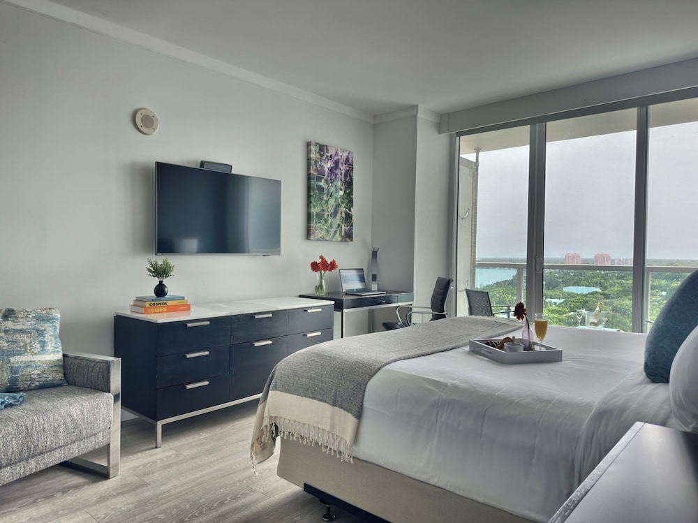Deluxe Studio, Partial Ocean View1704.02