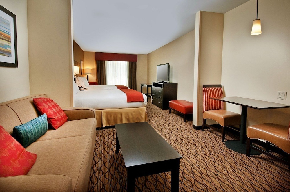 Suite, Multiple Beds - Photo 3