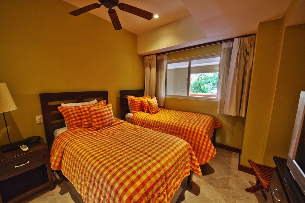 Deluxe Apartment, 3 Bedrooms, Resort View, Beachfront photo 3