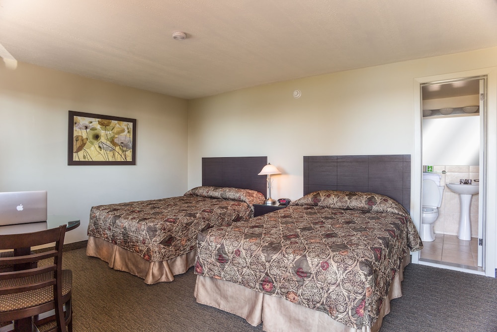 Superior Double Room, 2 Double Beds, River View photo 2