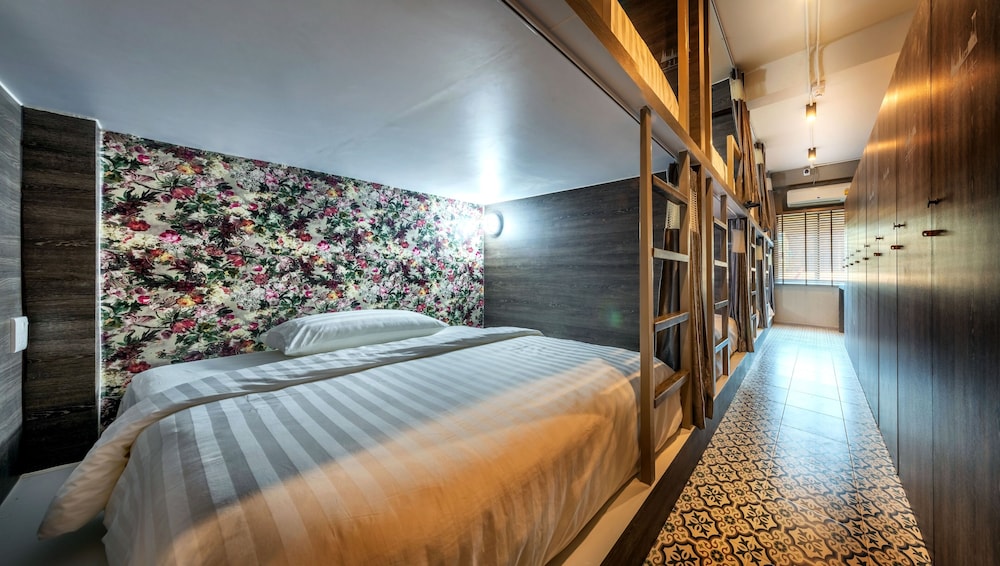 8-Bed Mixed Dormitory photo 1