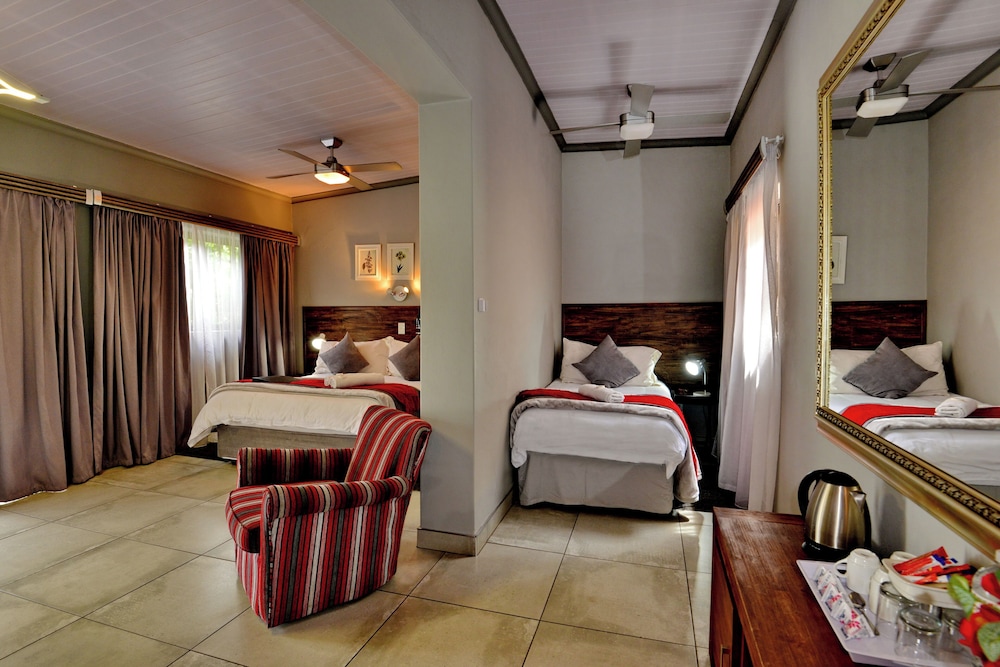 Family Suite with Garden View photo 1