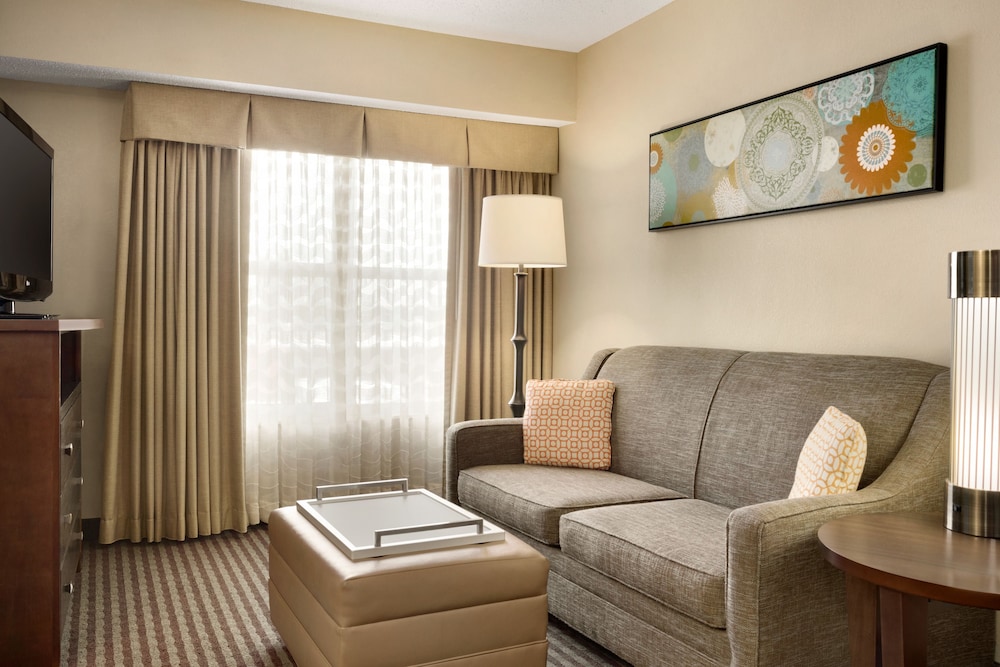Premium Suite, 1 Queen Bed, Accessible, Bathtub photo 3
