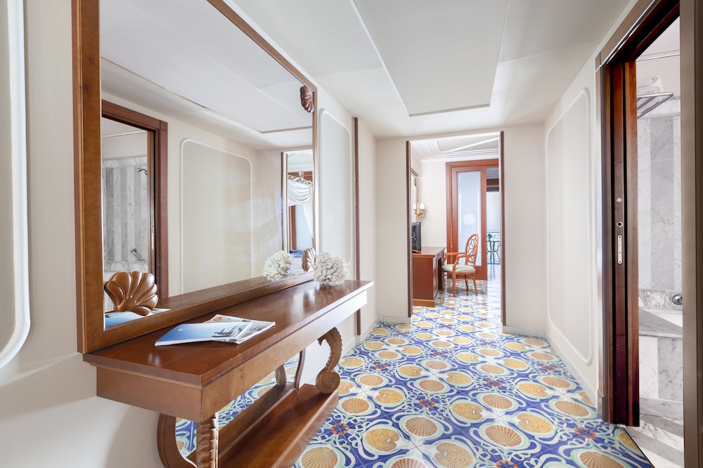 Suite, Balcony, Sea View - Photo 2