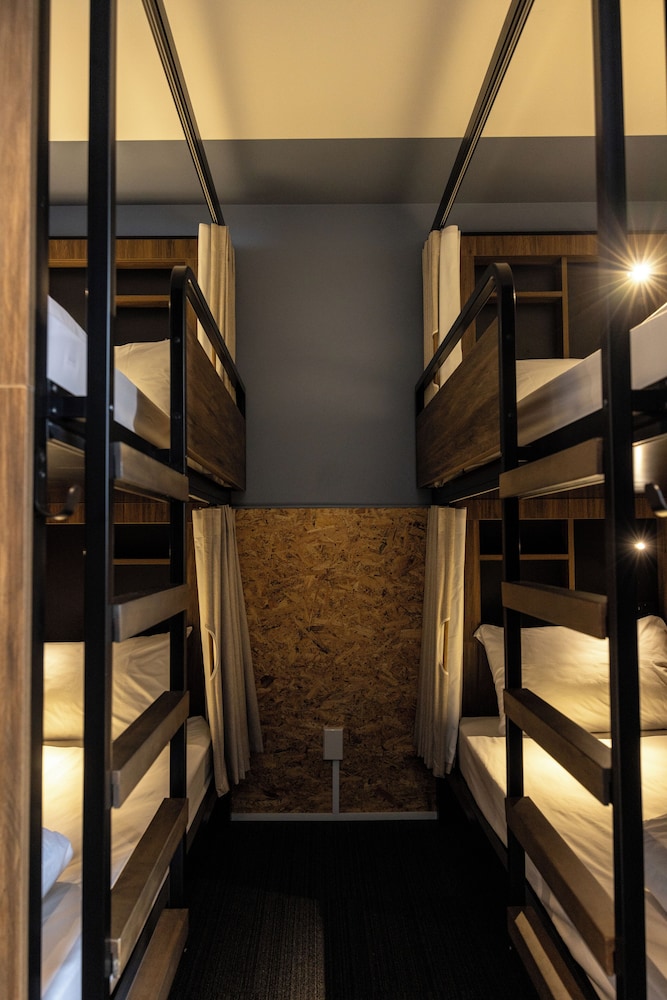Entire 4 Bed Dorm thumbnail 5