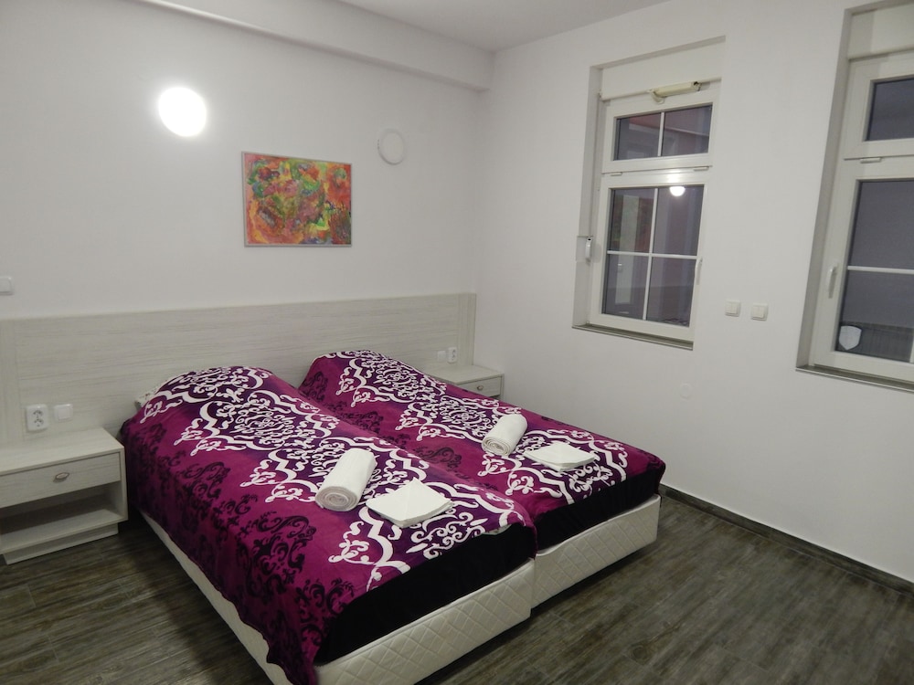 Business Room (room 2 Lys)