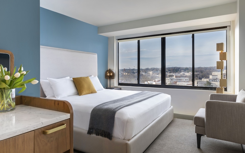Madera Cozy King at Hotel Madera in Washington