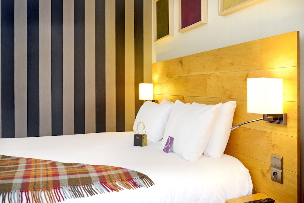 Standard Room, Multiple Beds, Balcony (1 double bed, 1 single bed) - Photo 1