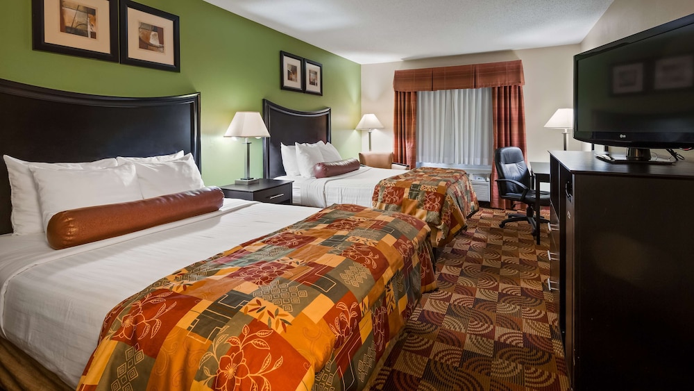 Standard Room, 2 Queen Beds, Non Smoking, Refrigerator & Microwave - Photo 1